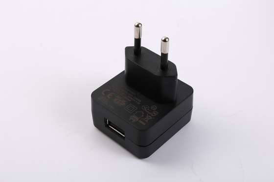 黒い色6W 5V 1A PD USB力のアダプター5V 1.2A 5V 0.5A IEC60335 IEC60065