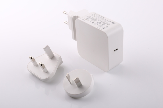 USB C 65Wのトーチ スマートな電気器具のための再充電可能なAAの充電器